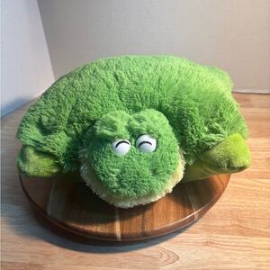 Plush Green Frog Pillow Pet Accent Pillow - Soft Decorative Throw Pillow